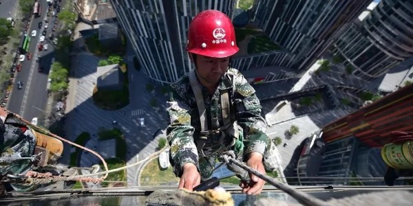 酒店外墙清洗工人，您们辛苦了！