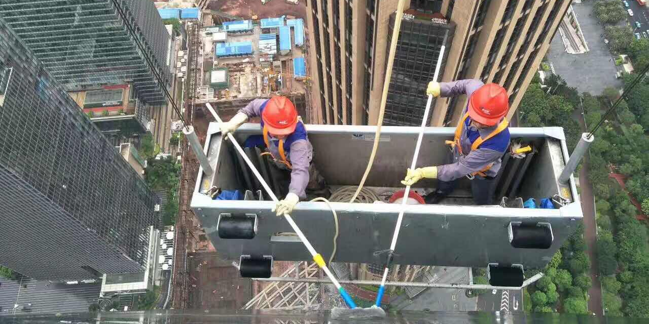 险！长沙2名外墙清洗工人被困57楼高空吊篮，命悬一线……