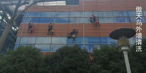 如何做好高空作业外墙清洗？