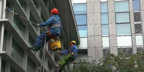 外墙清洗公司“蜘蛛人”的那些事儿