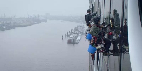 摩天大楼的玻璃外墙清洗如何清洗干净？