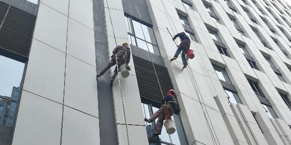 你知道高空外墙清洗“蜘蛛人”吗？