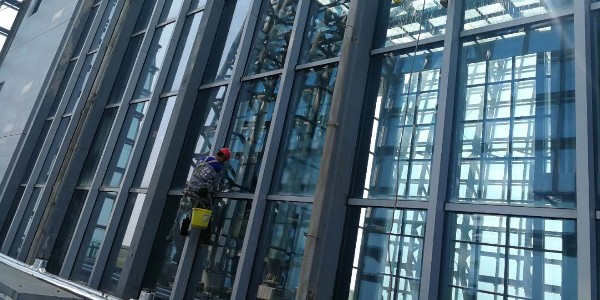Get!高空外墙怎样清洗更安全更干净