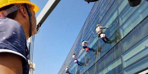 外墙清洗“蜘蛛人”作业风险防不胜防